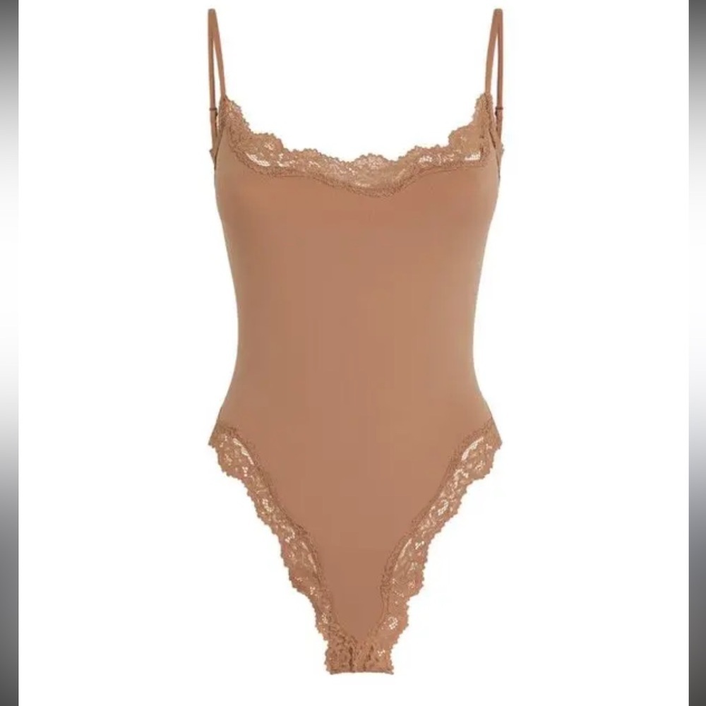 Skims Fits Everyone Nude Lace Trim Super Soft Thong Bodysuit XS shapewear